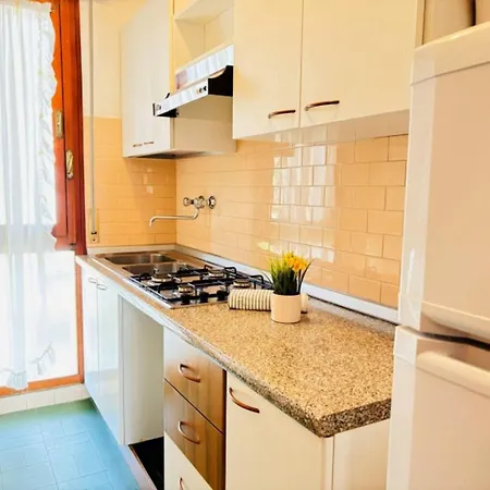 公寓 Bright Flat With Balcony *