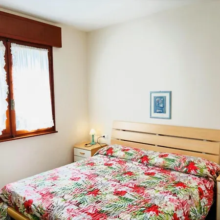 公寓 Bright Flat With Balcony