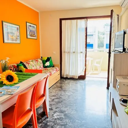 Bright Flat With Balcony ביביונה