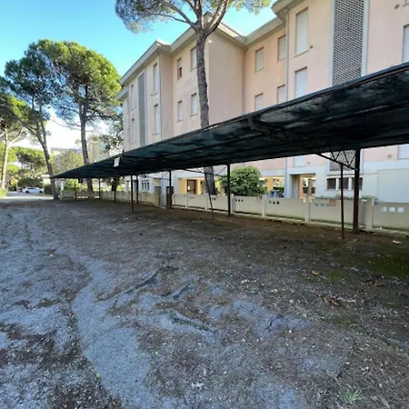 דירה Bright Flat With Balcony *