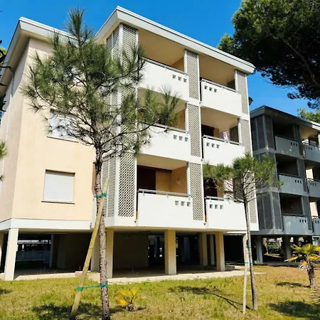 Bright Flat With Balcony ביביונה